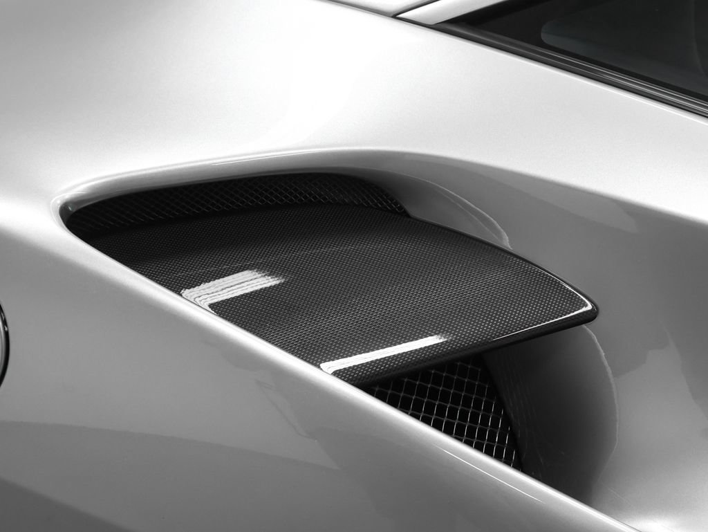 Certified 2018 Ferrari 488 GTB RWD image 32