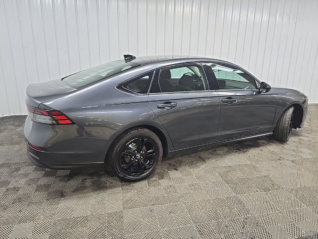 Certified 2025 Honda Accord SE image 3