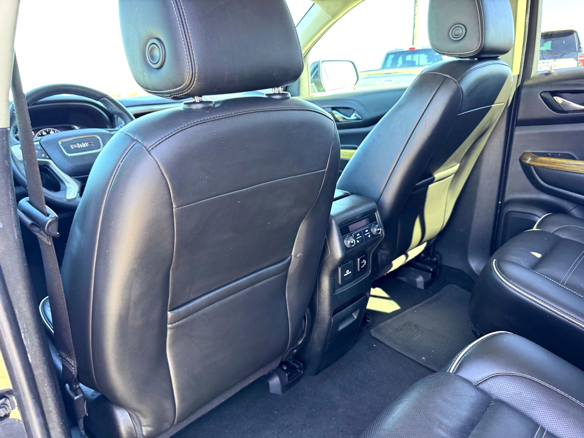 Used 2017 GMC Acadia Denali w/ Technology Package FWD image 19