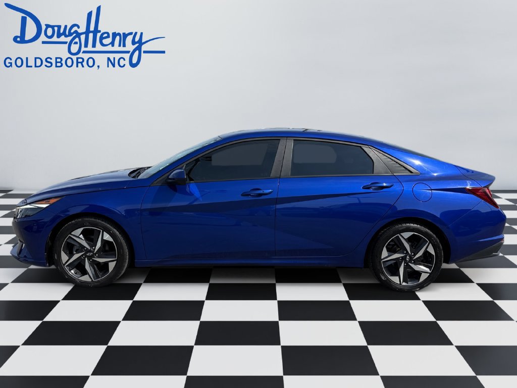 Used 2023 Hyundai Elantra SEL w/ Convenience Package FWD image 2