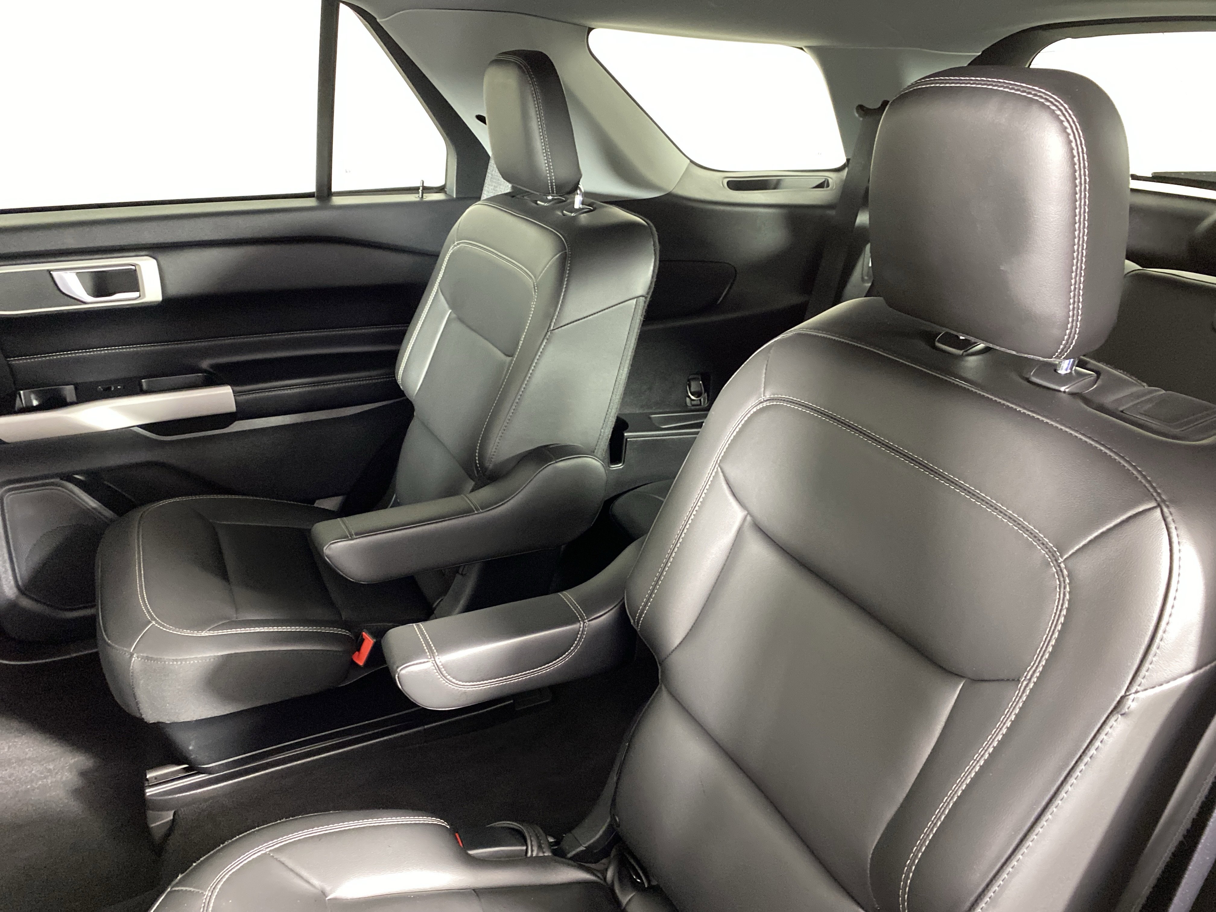 Used 2022 Ford Explorer XLT w/ Equipment Group 202A image 31