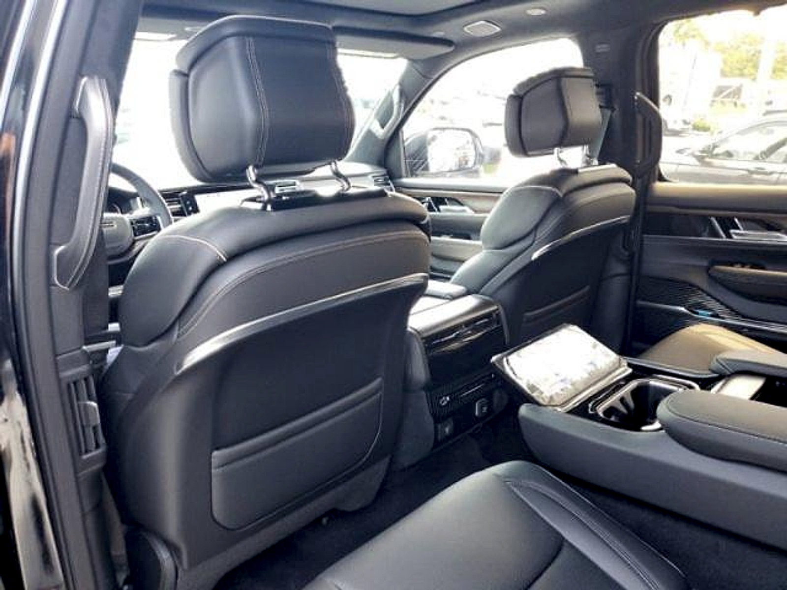 New 2023 Jeep Grand Wagoneer Series II w/ Premium Group II AWD/4WD image 7