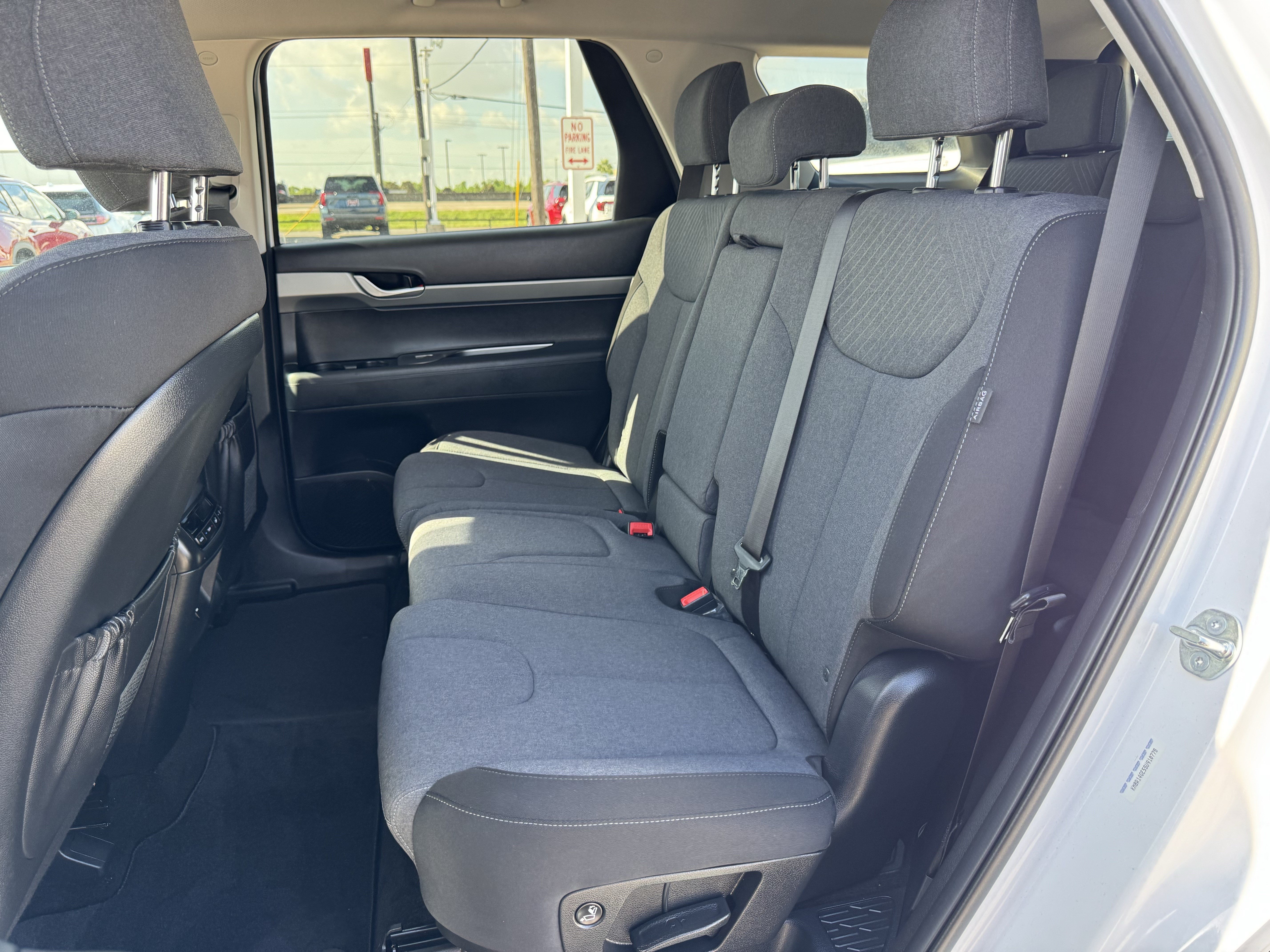 Used 2025 Hyundai Palisade SE FWD image 24
