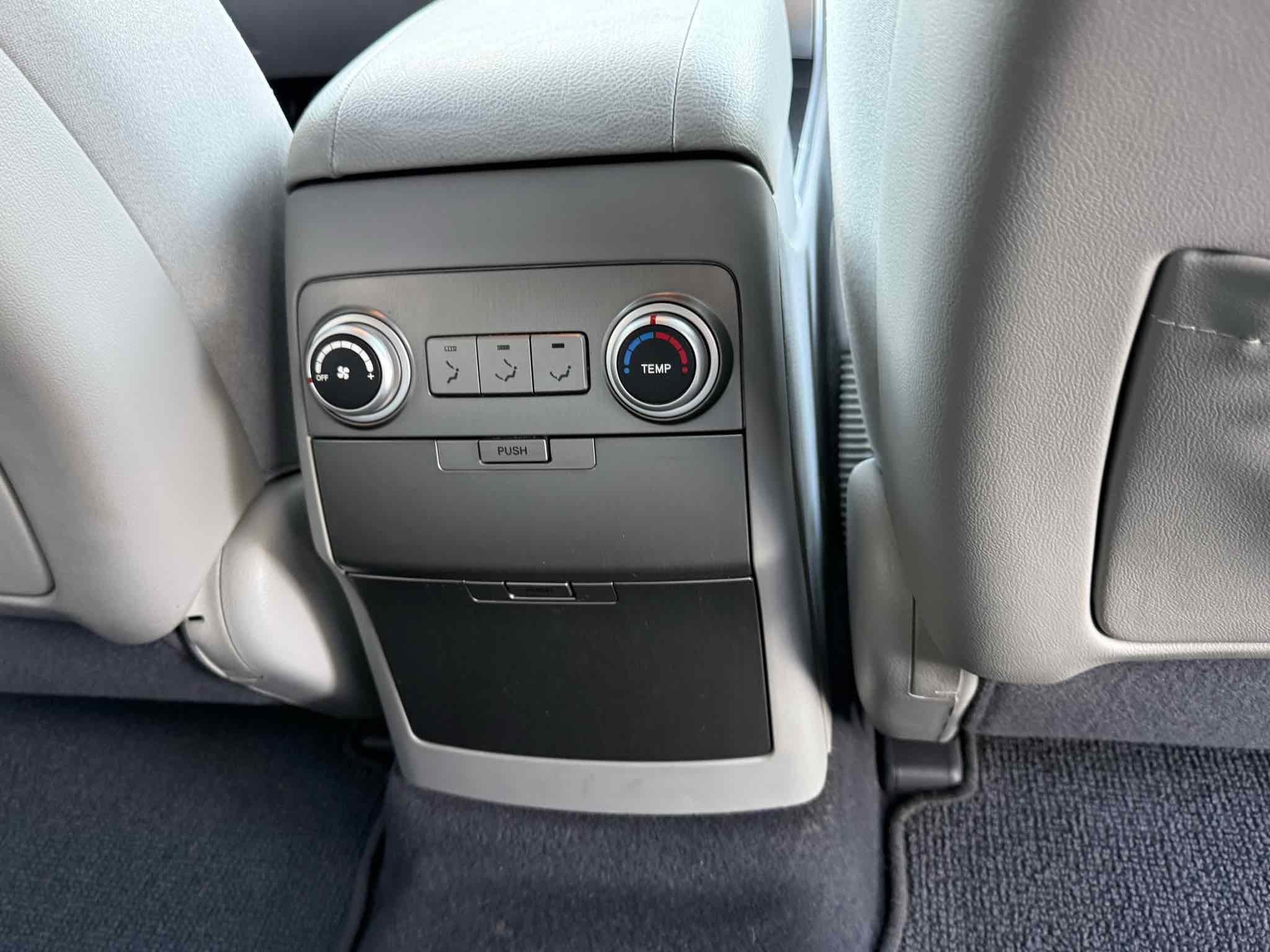 Used 2009 Hyundai Veracruz GLS image 47