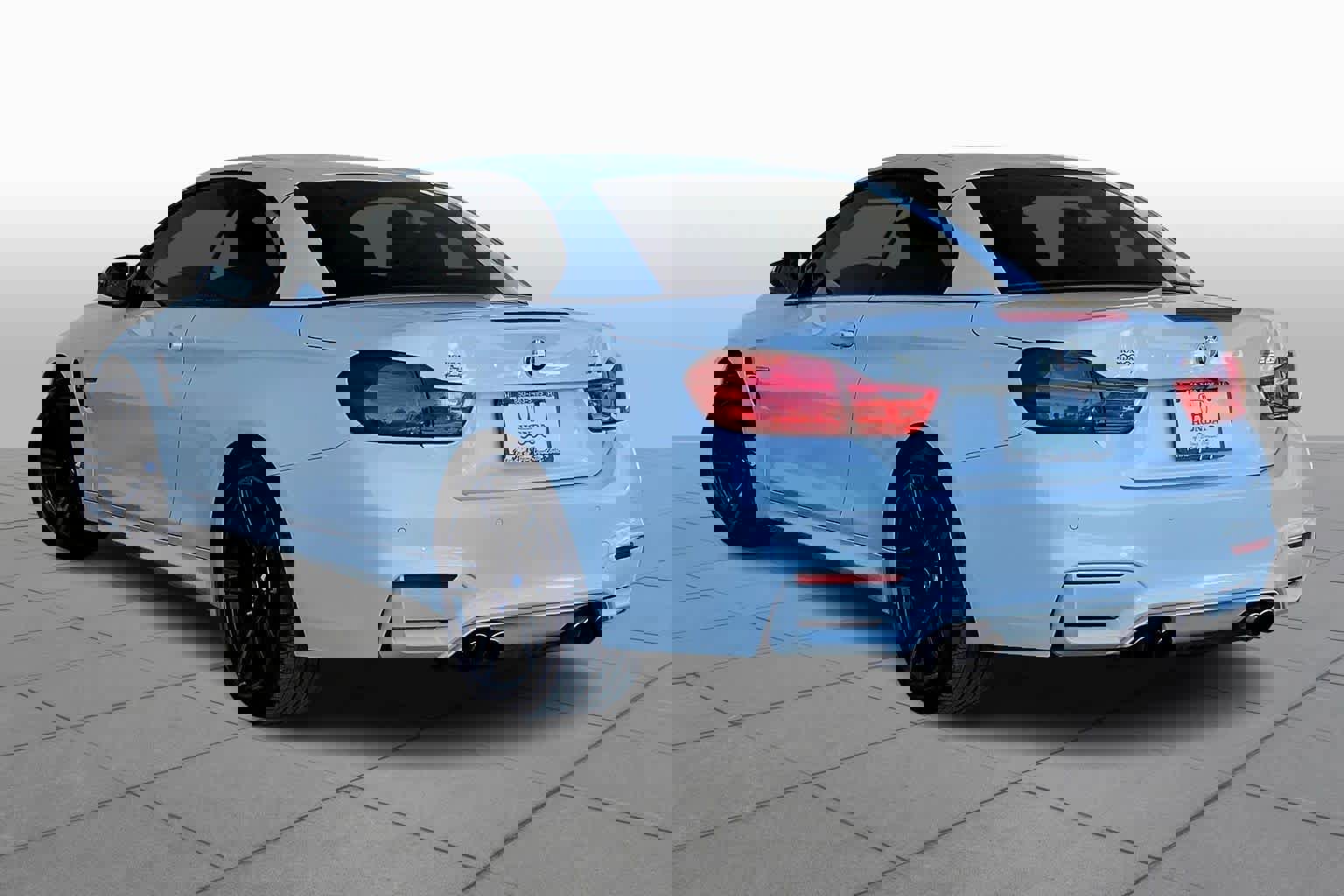 Used 2015 BMW M4 Convertible image 11