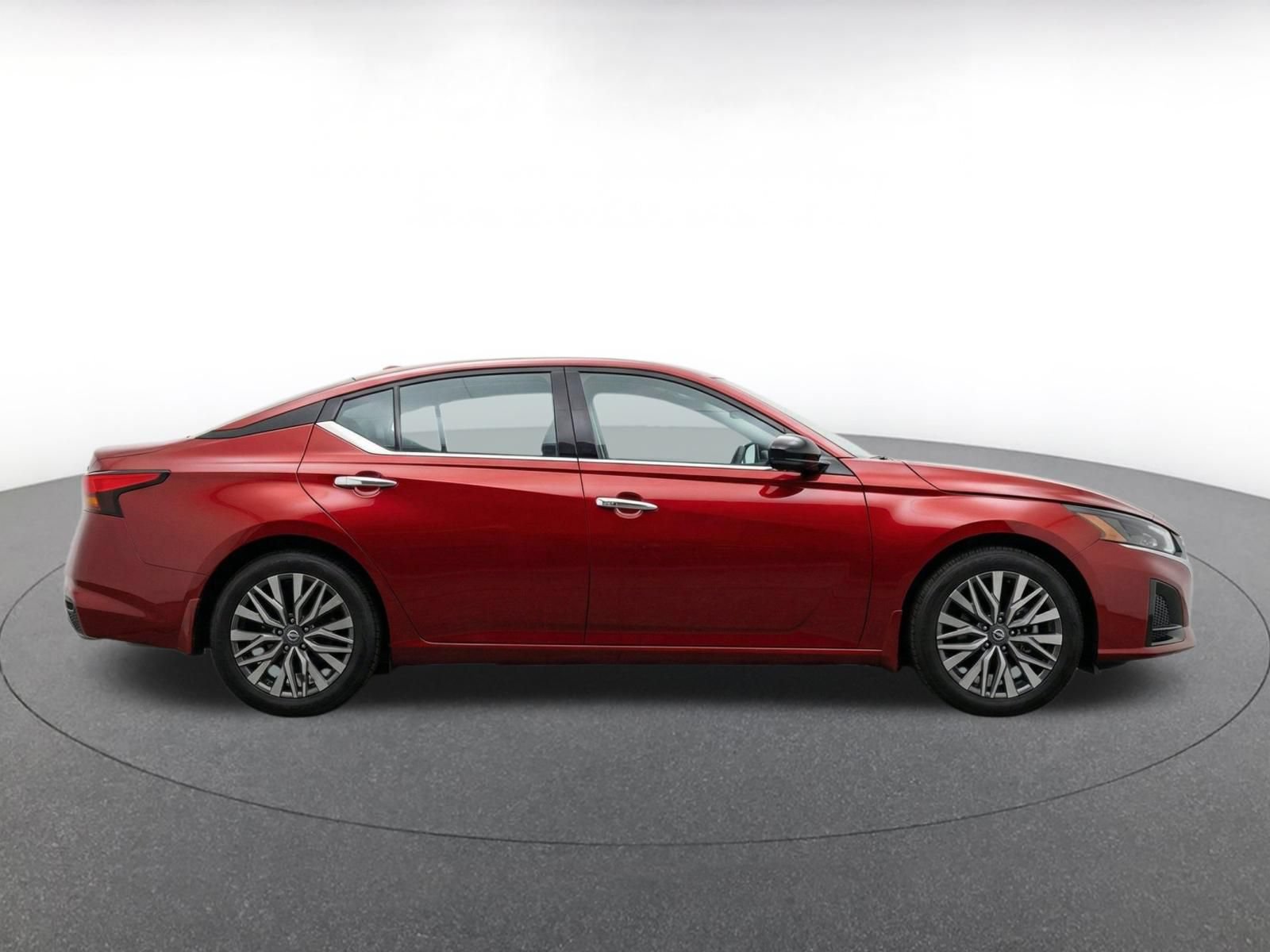 Used 2025 Nissan Altima 2.5 SV FWD image 22