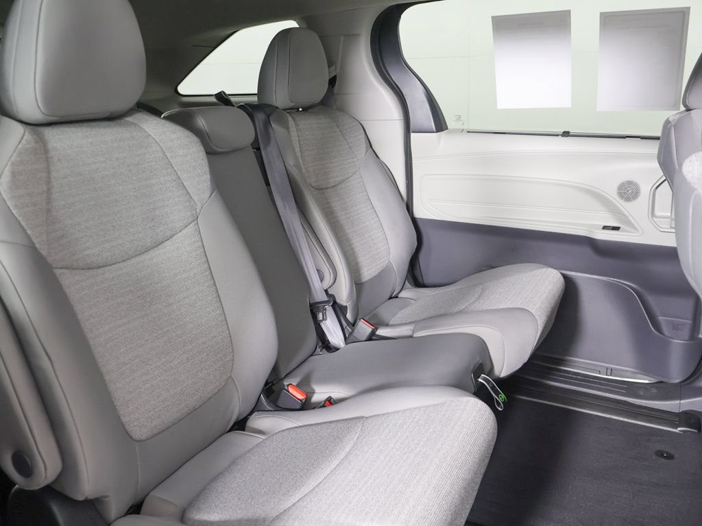 Used 2024 Toyota Sienna LE AWD/4WD image 29