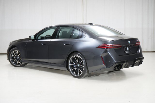 Used 2025 BMW M5 w/ Executive Package image 16