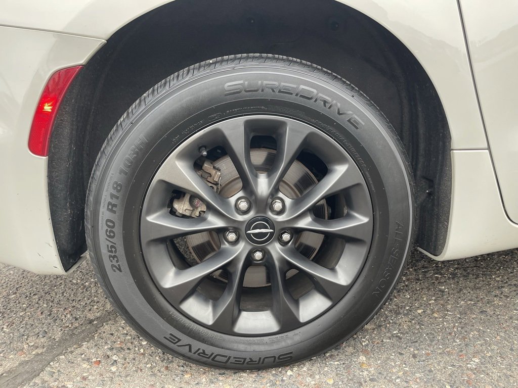 Used 2021 Chrysler Pacifica Limited w/ S Appearance Package image 19