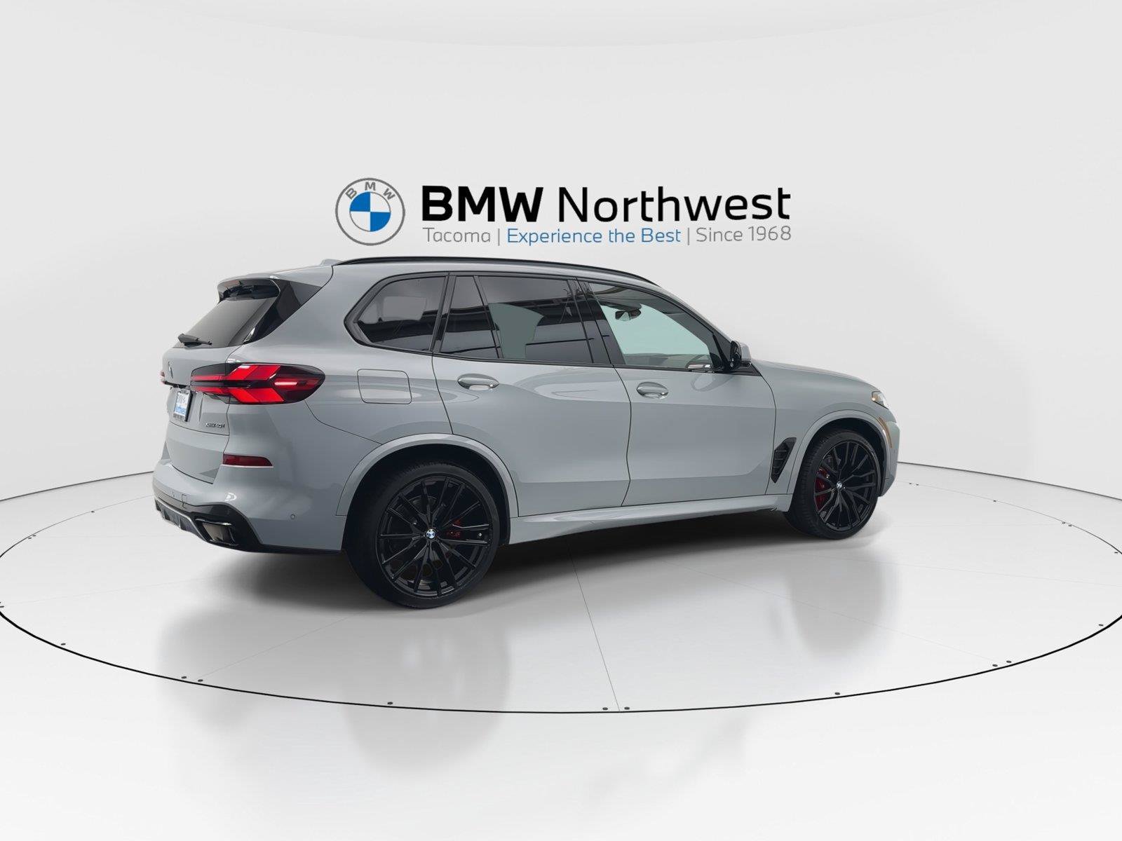 Used 2024 BMW X5 xDrive40i w/ M Sport Package AWD/4WD image 4