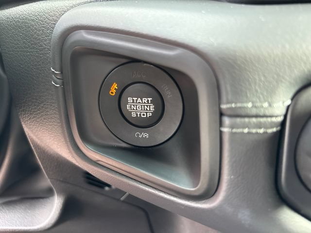 Used 2025 Jeep Wrangler Unlimited Sahara w/ Safety Group AWD/4WD image 17