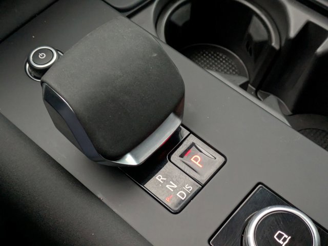 Used 2025 Land Rover Discovery Dynamic SE image 12