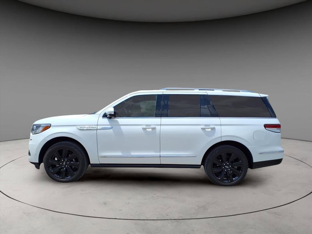 Used 2023 Lincoln Navigator Reserve image 2