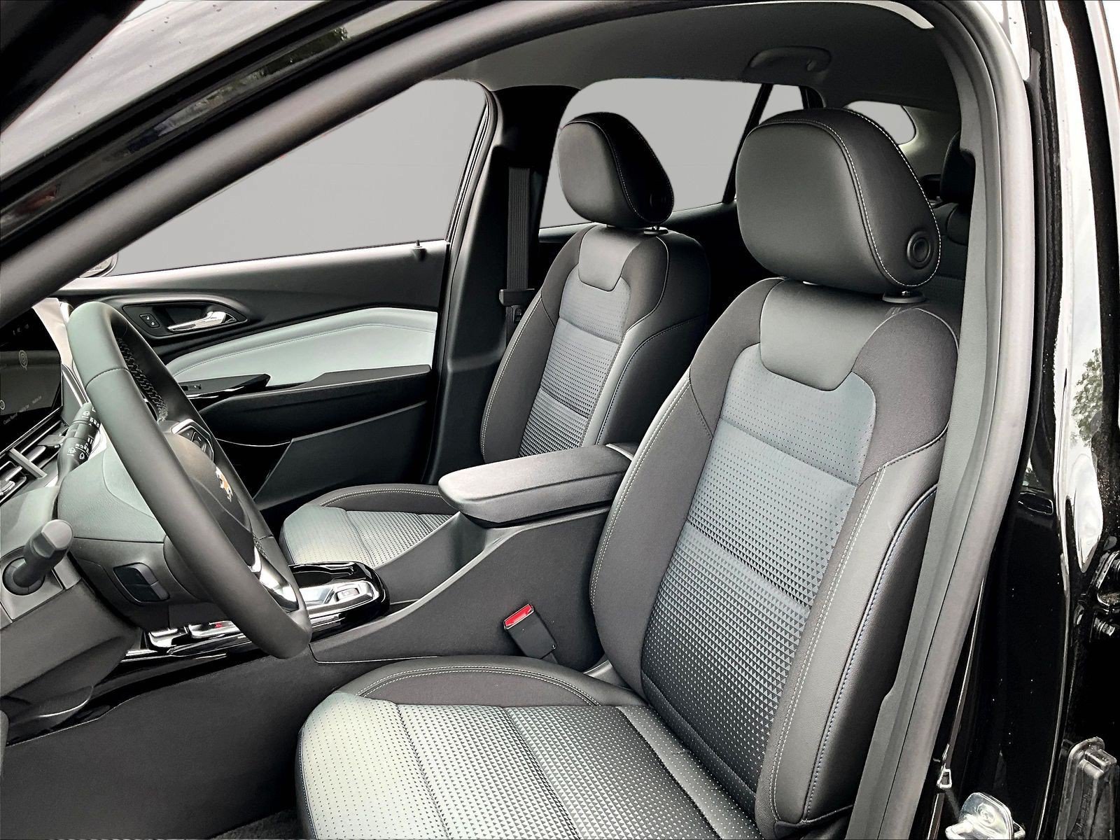 New 2026 Chevrolet Trax LT w/ LT Convenience Package FWD image 17