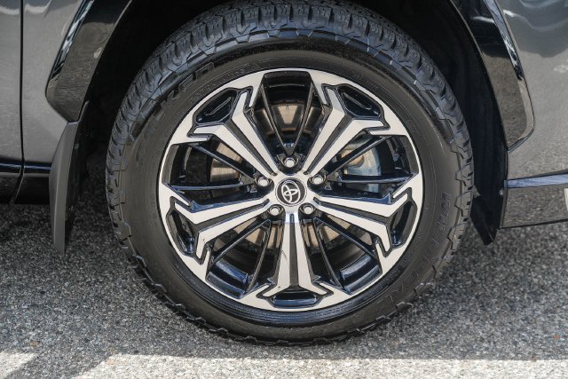 Used 2024 Toyota RAV4 XSE w/ Weather Package AWD/4WD image 11