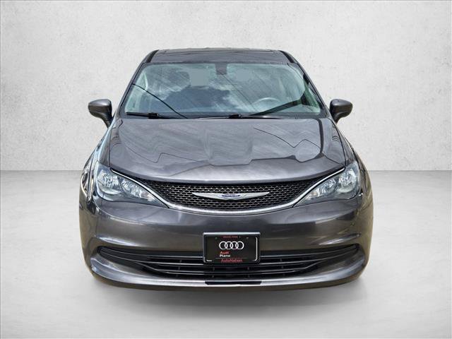 Used 2018 Chrysler Pacifica LX FWD image 2