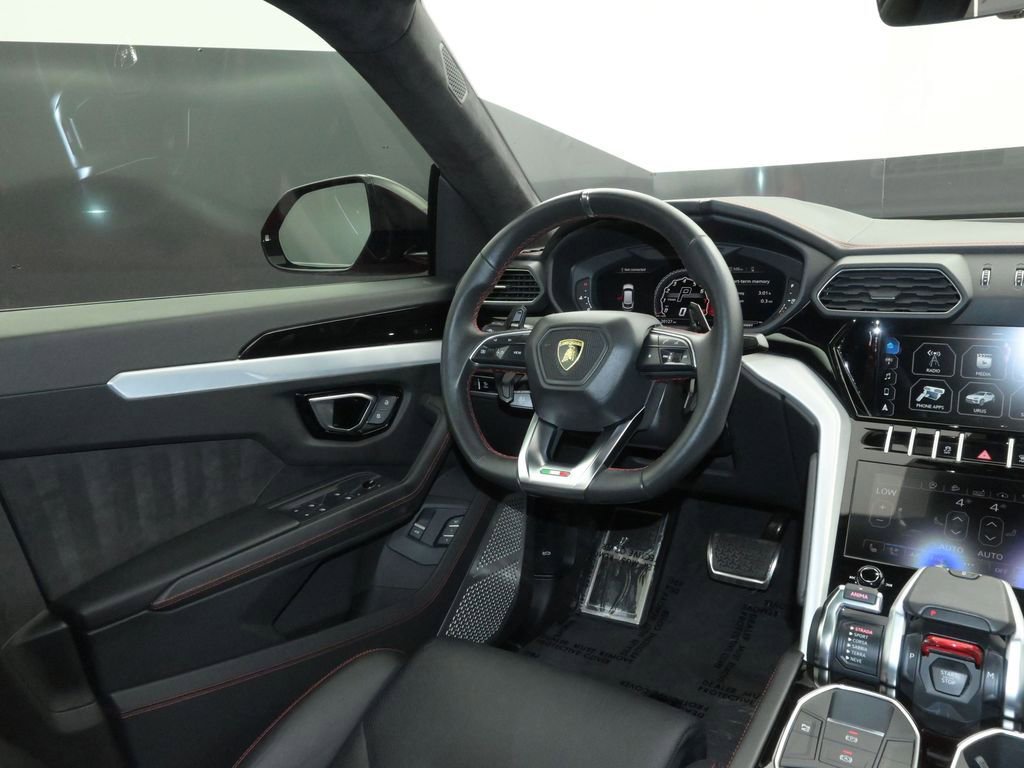 Used 2020 Lamborghini Urus image 45