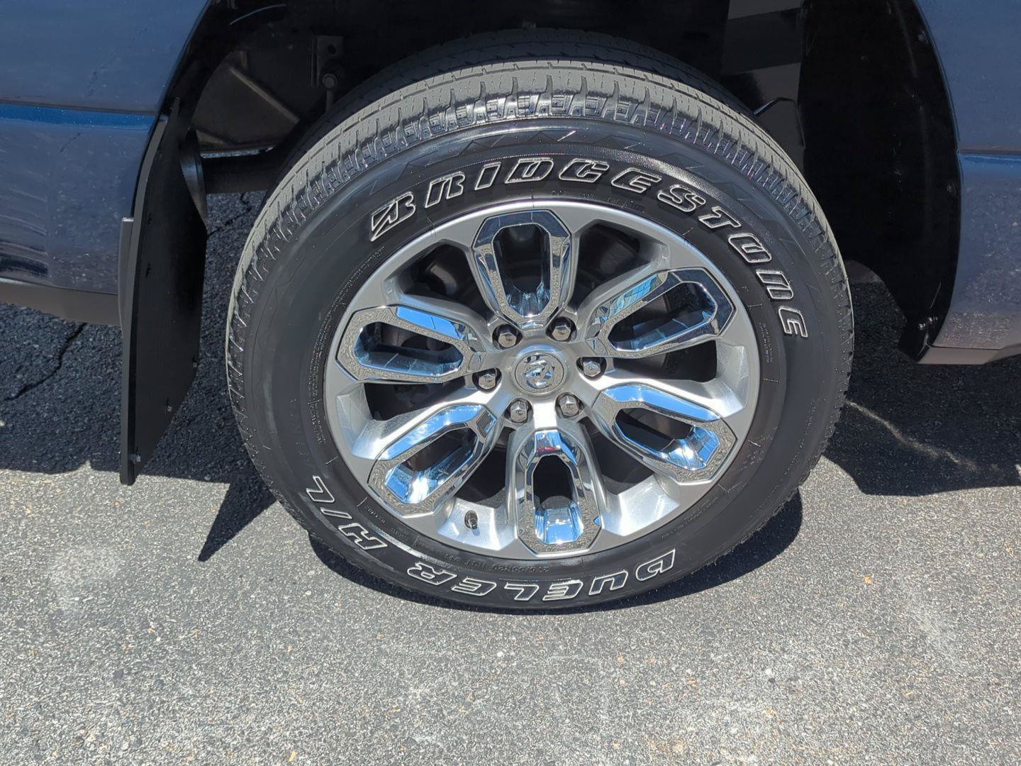 Used 2023 RAM 1500 Laramie AWD/4WD image 7