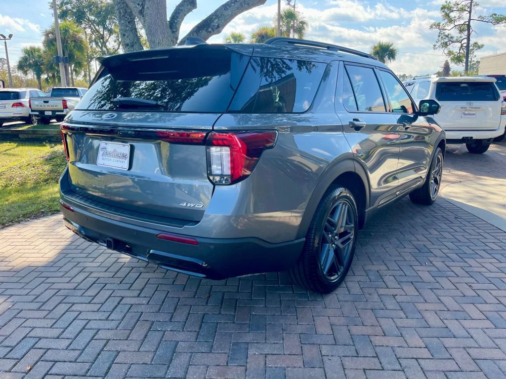 Used 2025 Ford Explorer ST-Line w/ ST-Line Street Pack image 6