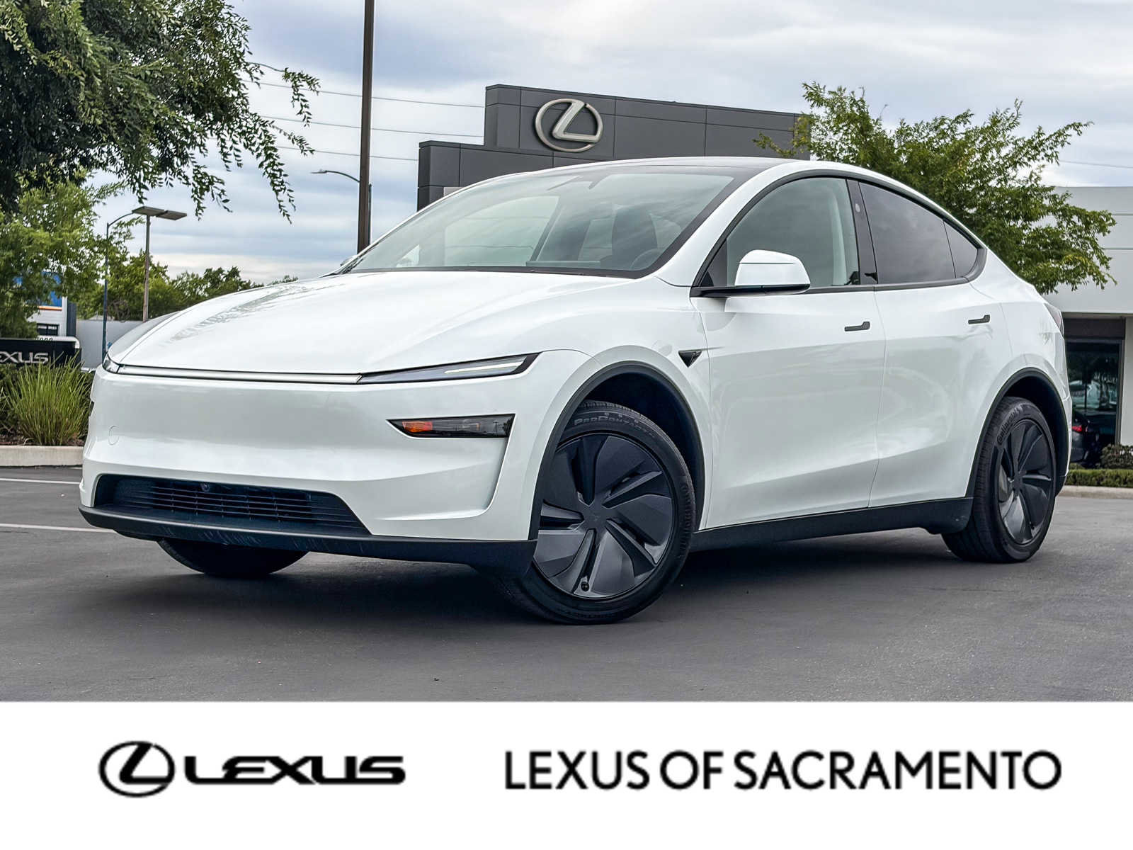 Used 2026 Tesla Model Y 2WD video 1