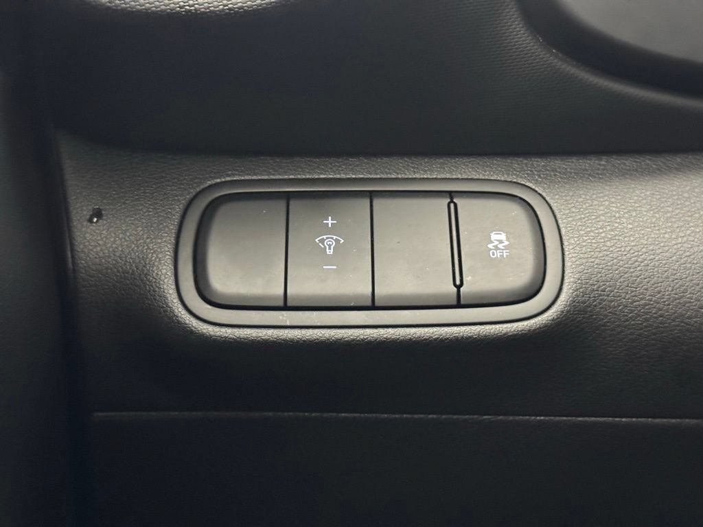 Used 2025 Hyundai Venue SEL FWD image 20