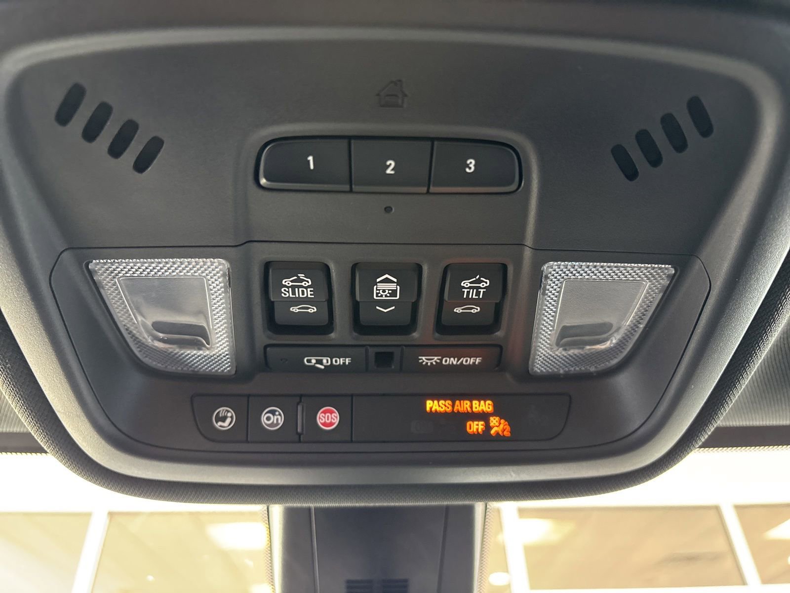 Used 2022 Chevrolet Traverse Premier w/ Redline Edition FWD image 25