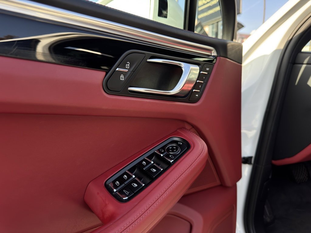 Used 2023 Porsche Macan image 17