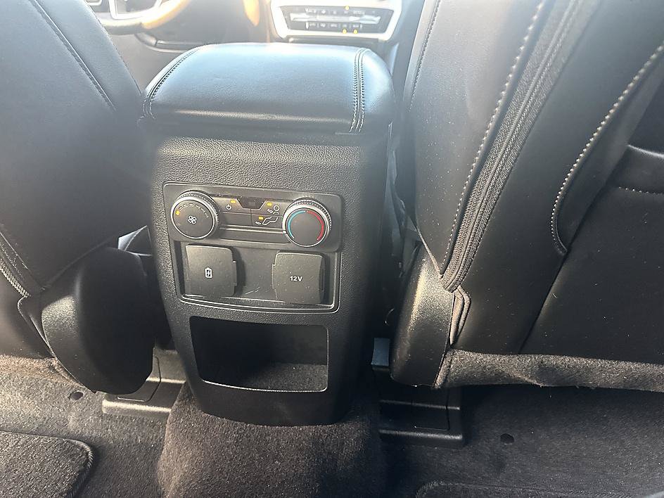 Used 2021 Ford Explorer XLT w/ Equipment Group 202A RWD image 19