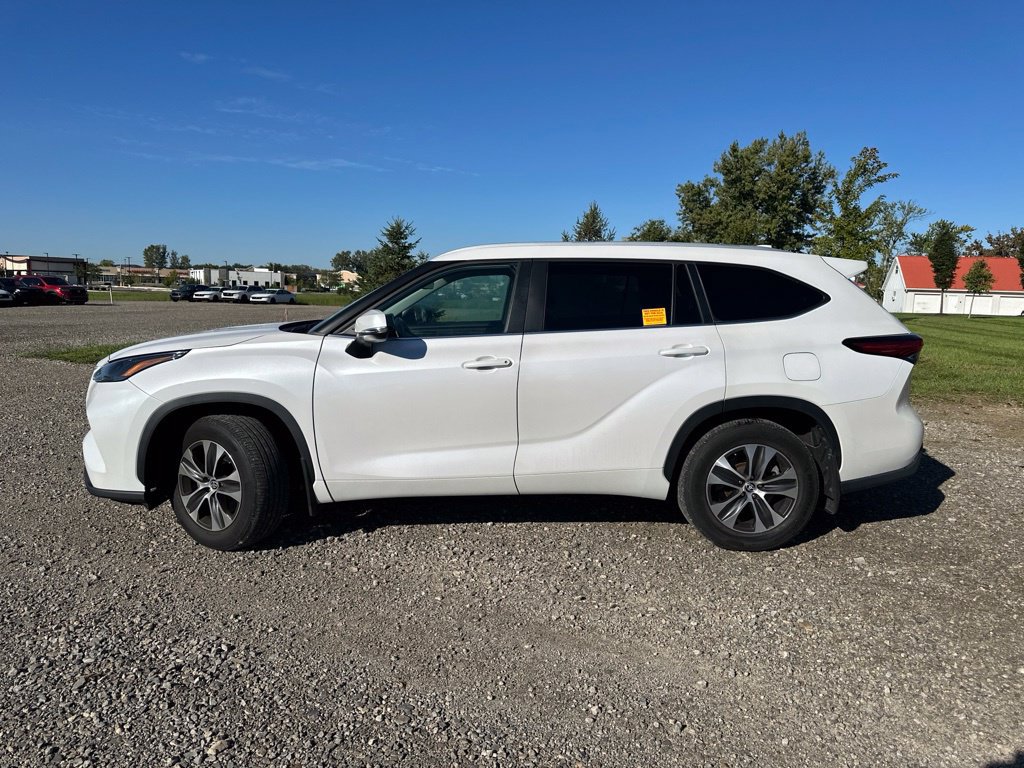 Used 2023 Toyota Highlander XLE AWD/4WD image 8