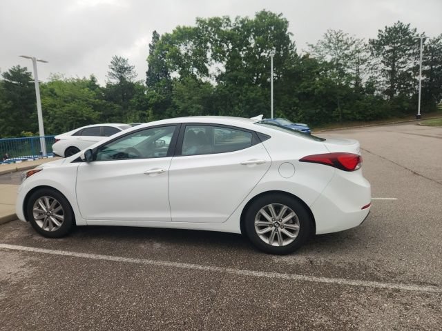 Used 2015 Hyundai Elantra SE w/ Option Group 02 FWD image 9