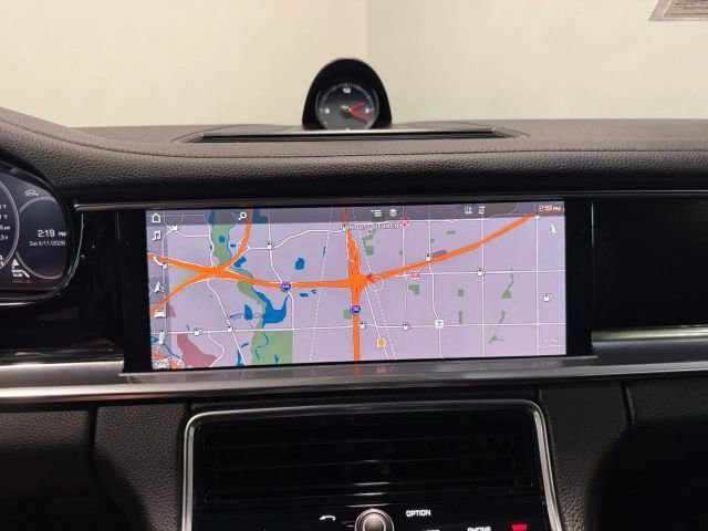 Used 2017 Porsche Panamera 4 image 20