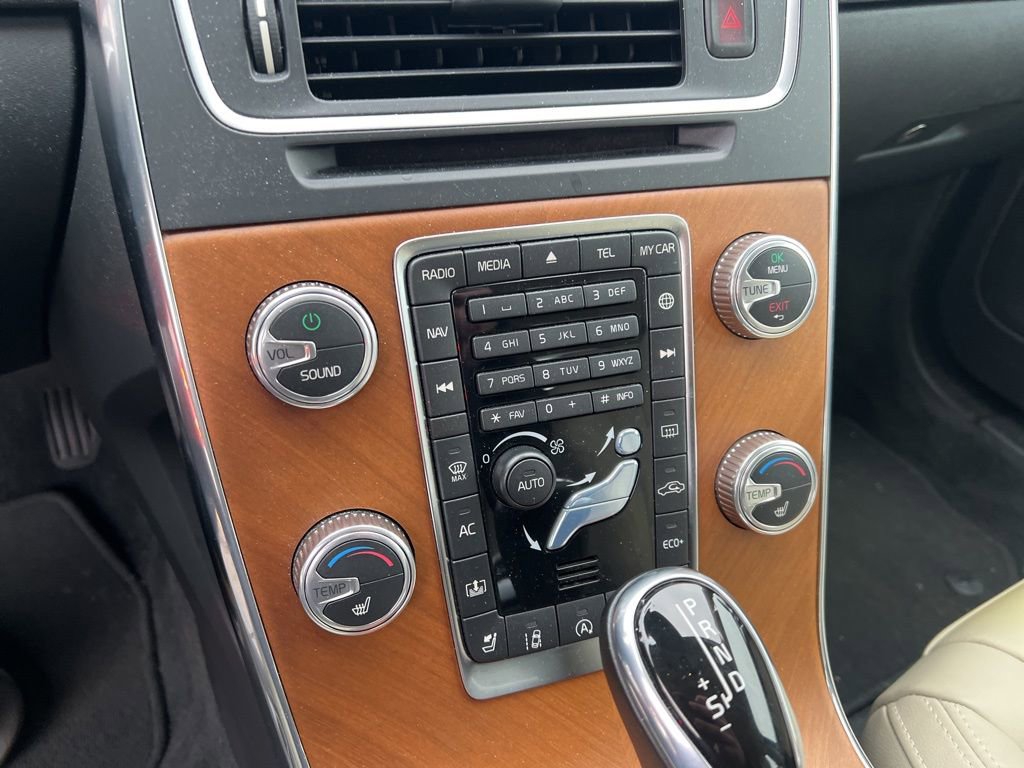 Used 2016 Volvo S60 T5 Inscription Platinum image 9