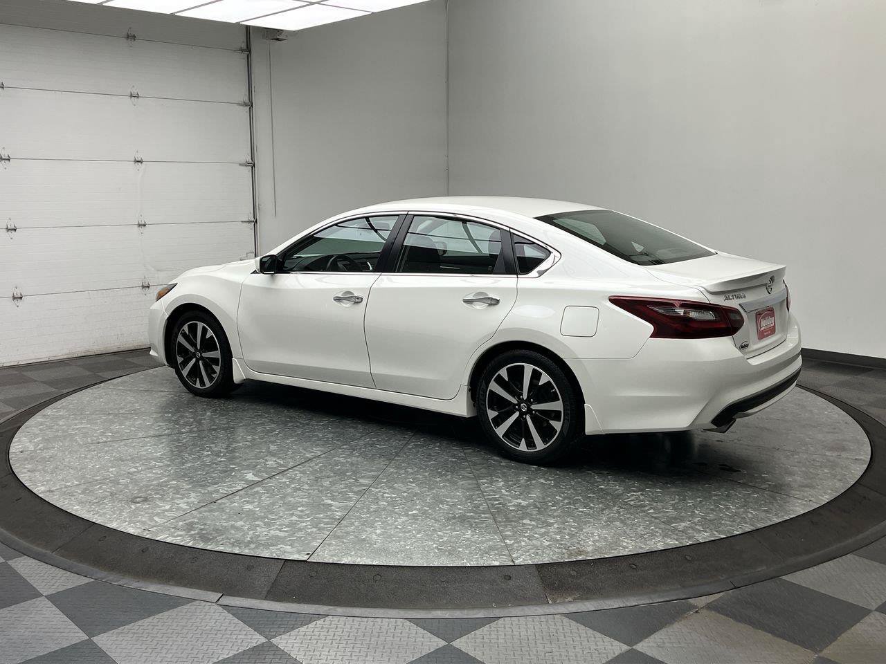 Used 2018 Nissan Altima 2.5 SR FWD image 2
