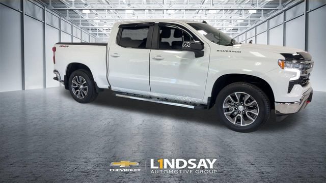 Used 2022 Chevrolet Silverado 1500 LT AWD/4WD image 3