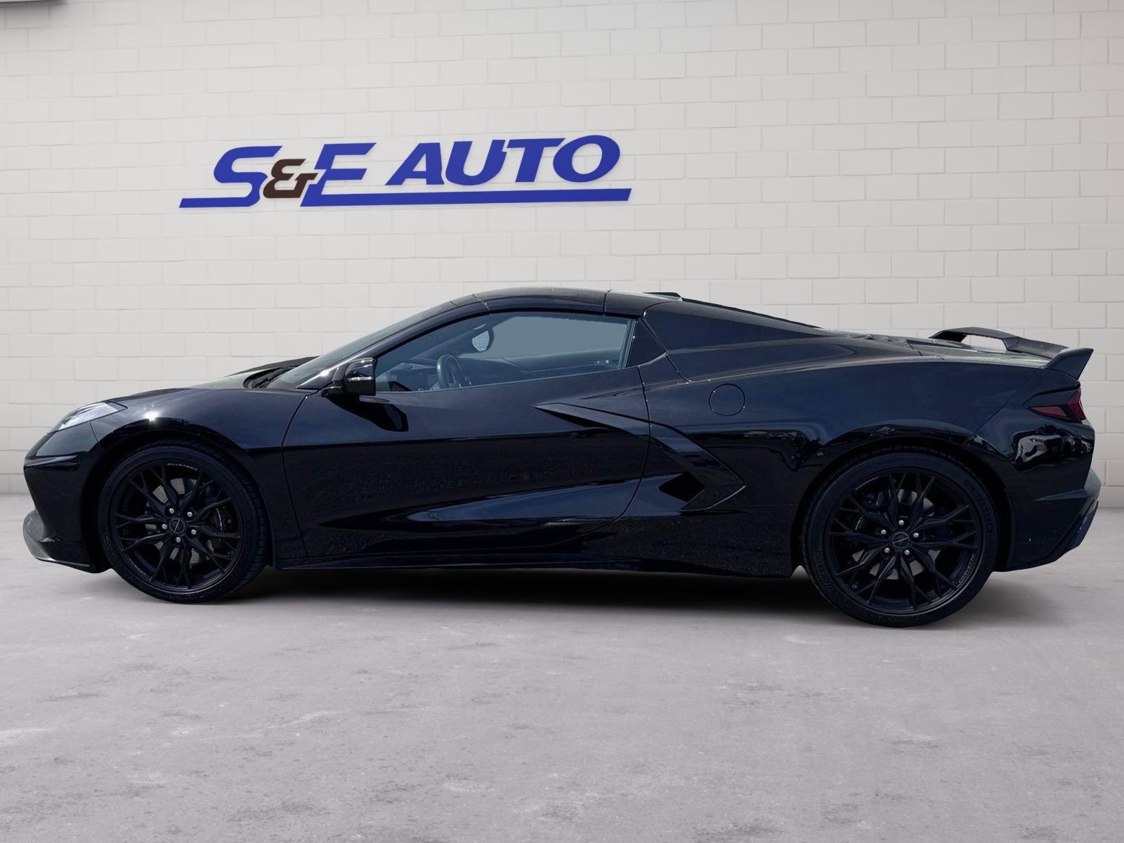 Used 2024 Chevrolet Corvette Stingray Convertible w/ Z51 Performance Package image 3