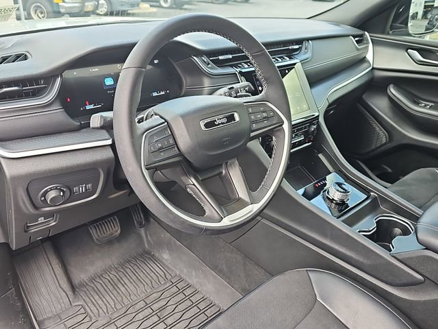 Used 2024 Jeep Grand Cherokee L Altitude image 18