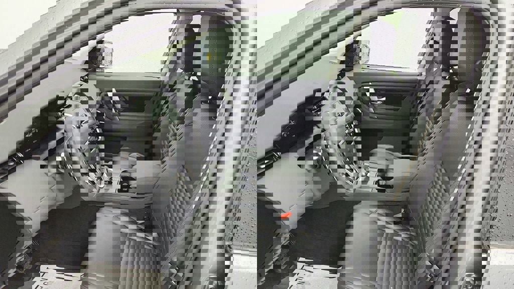 Used 2025 Land Rover Discovery Sport S image 18