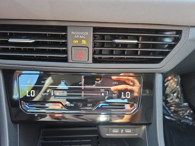 New 2027 Volkswagen Jetta SE FWD image 17