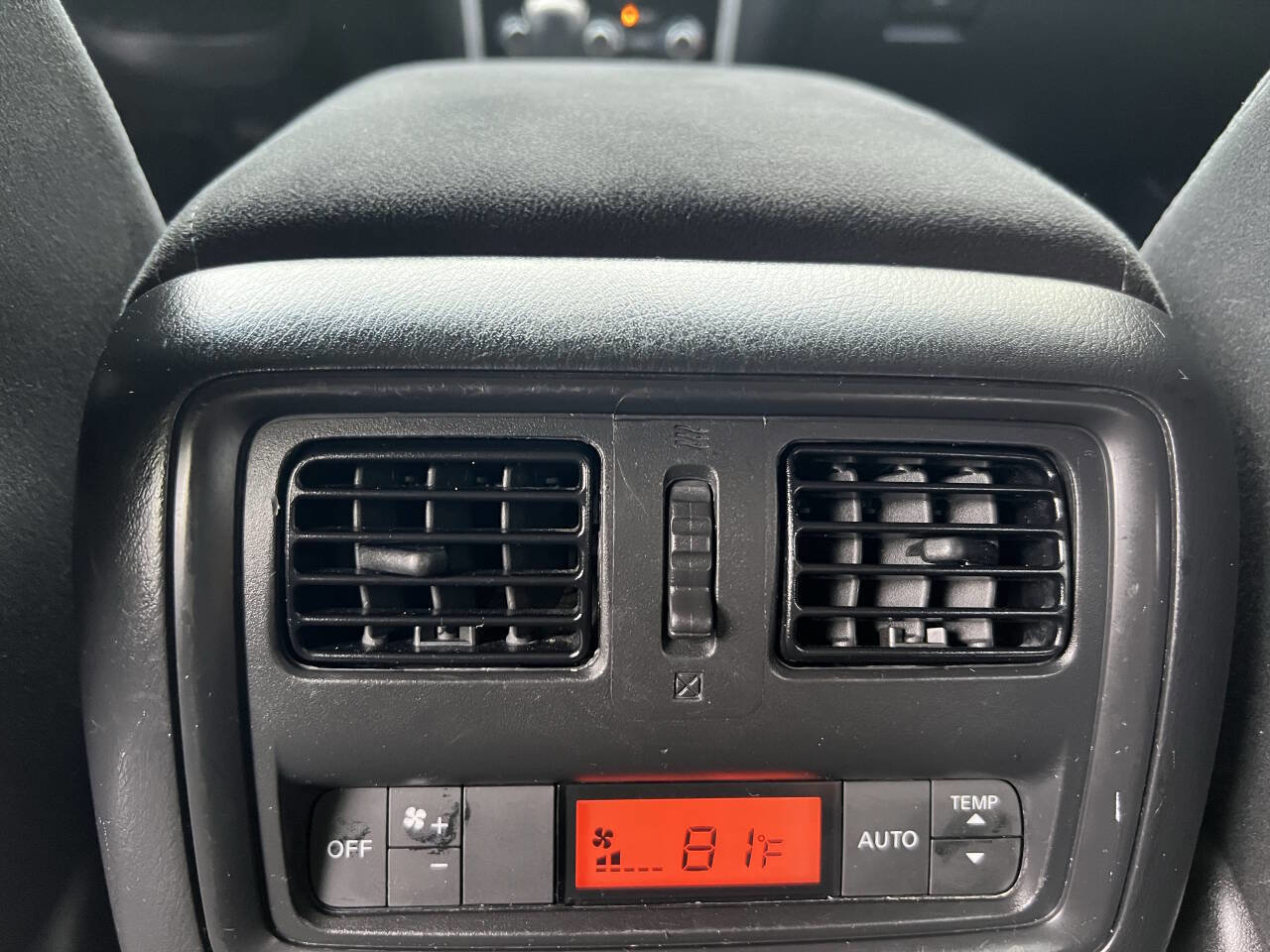 Used 2014 Nissan Pathfinder SV FWD image 12