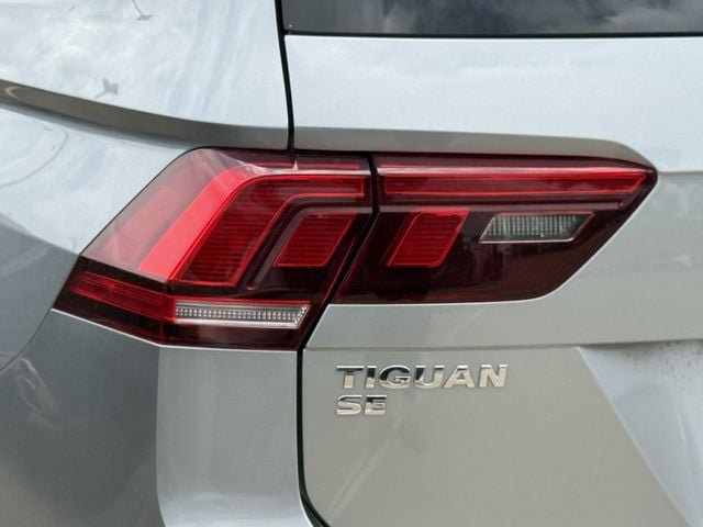 Used 2020 Volkswagen Tiguan SE w/ Panoramic Sunroof Package FWD image 6