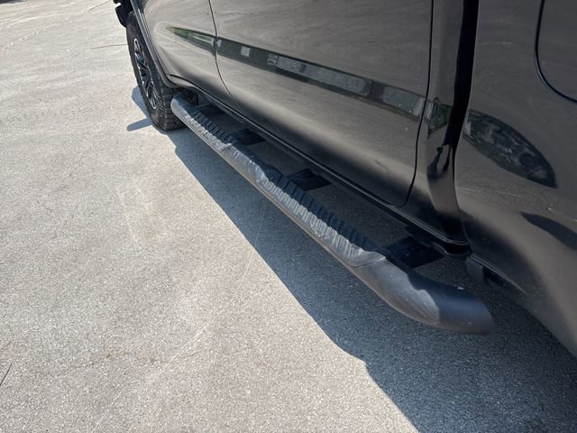 Used 2023 Chevrolet Silverado 1500 ZR2 image 12