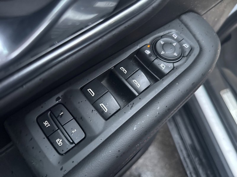 Used 2021 Chevrolet Suburban RST w/ Luxury Package image 18