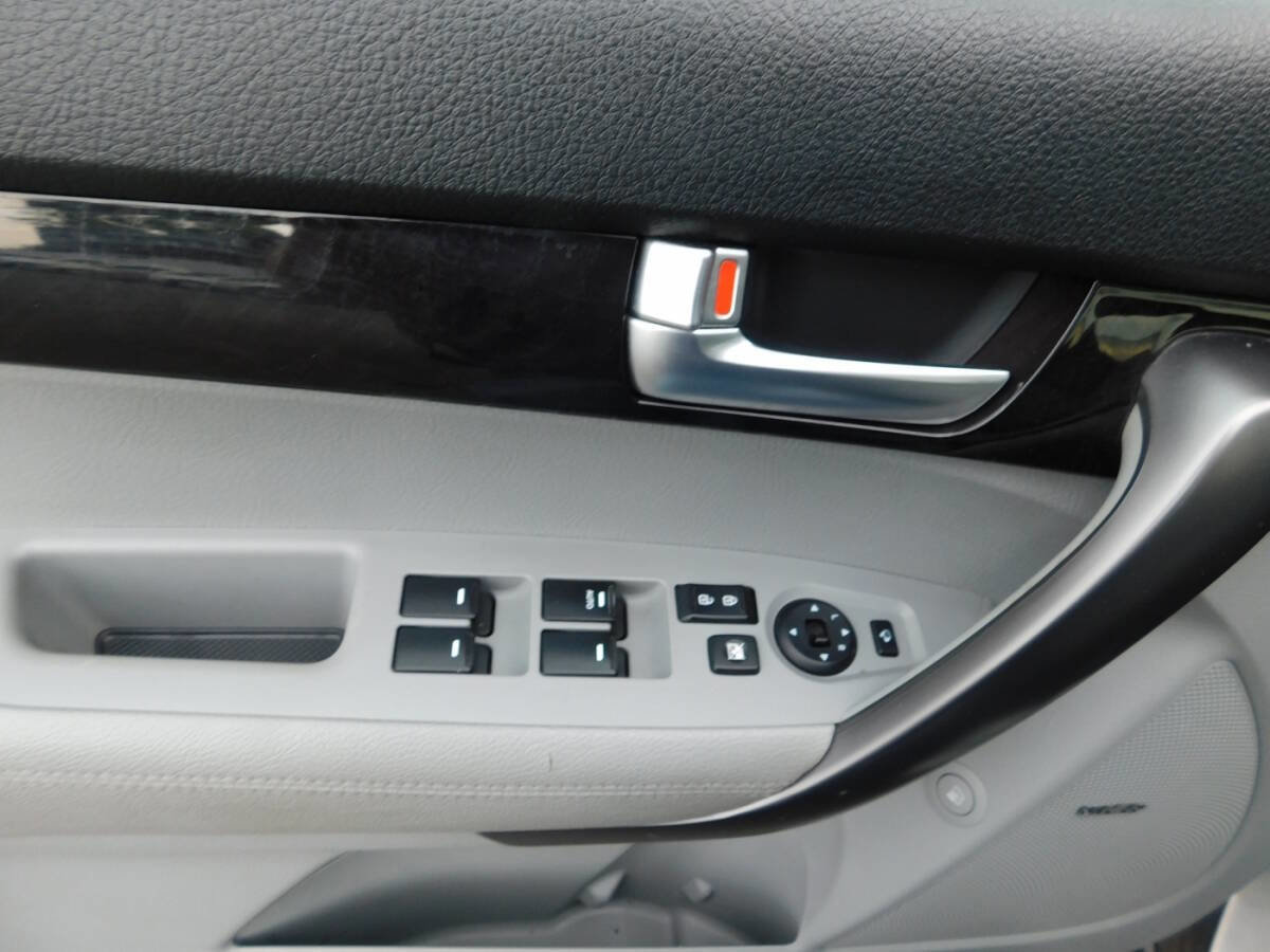 Used 2014 Kia Sorento SX w/ 3rd Row Package image 21