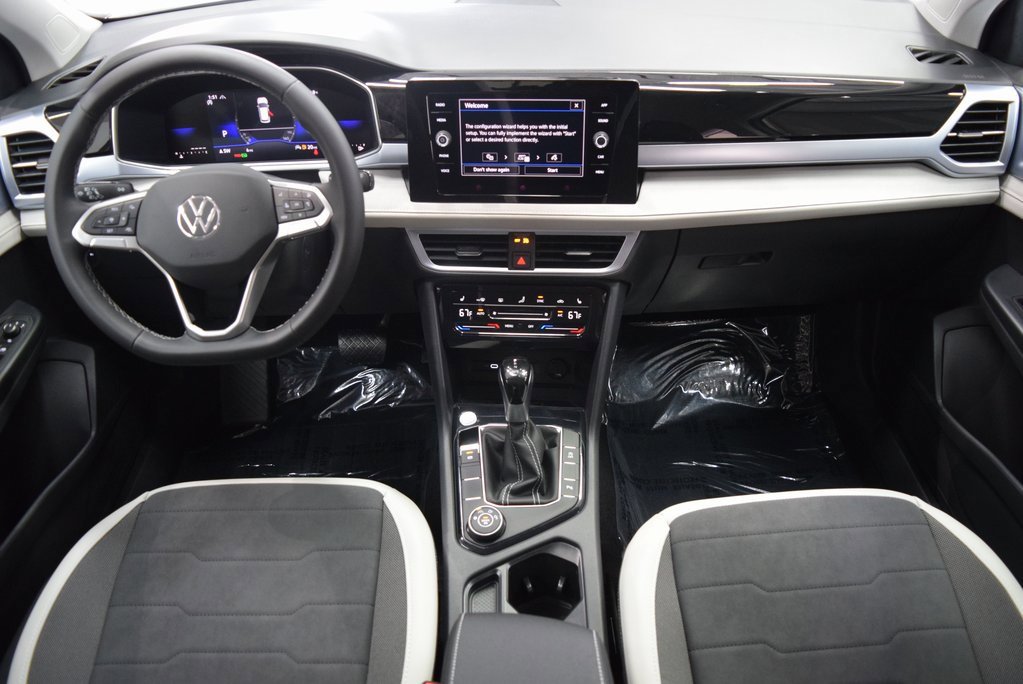 New 2025 Volkswagen Taos SE image 8