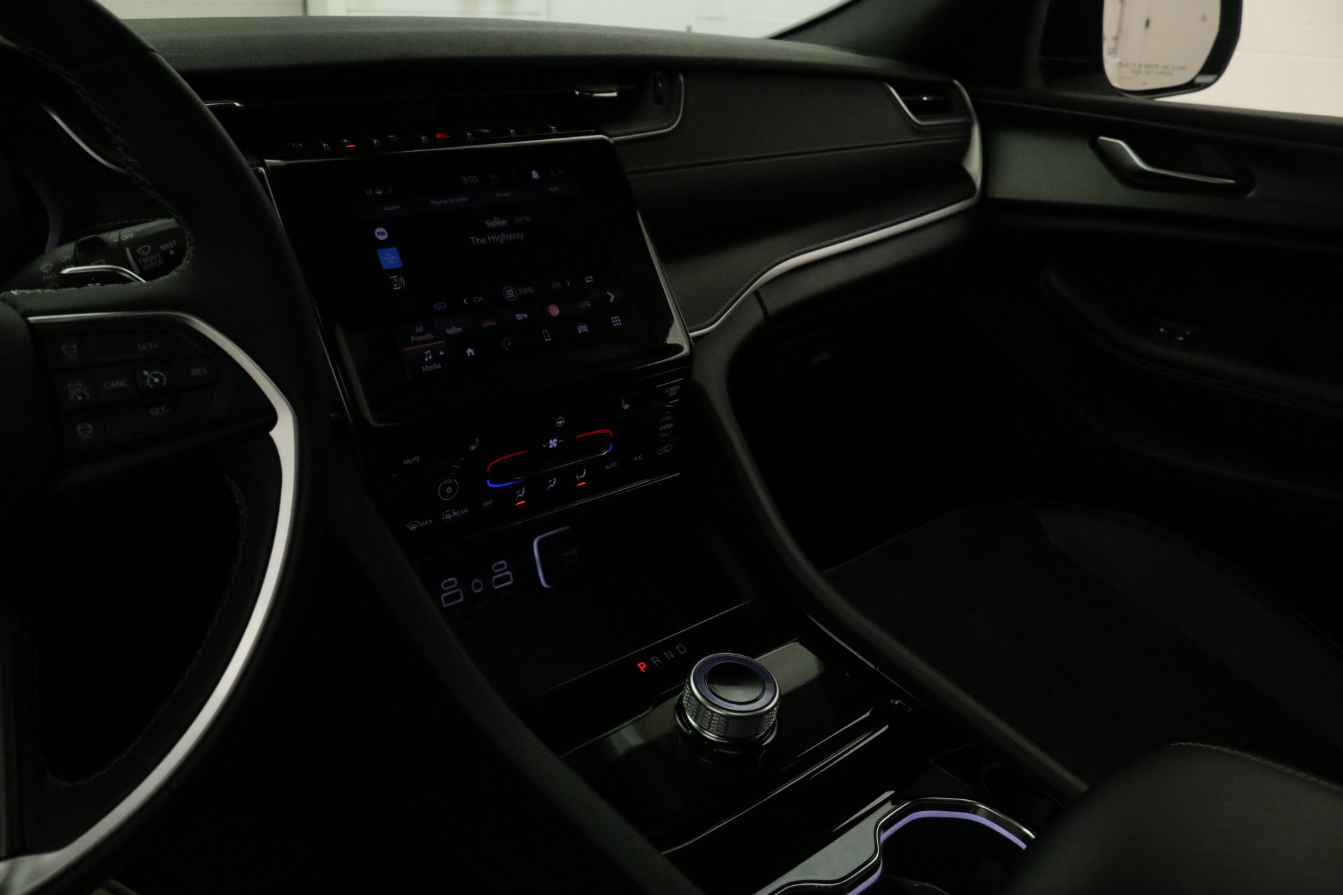 Used 2023 Jeep Grand Cherokee Altitude image 17