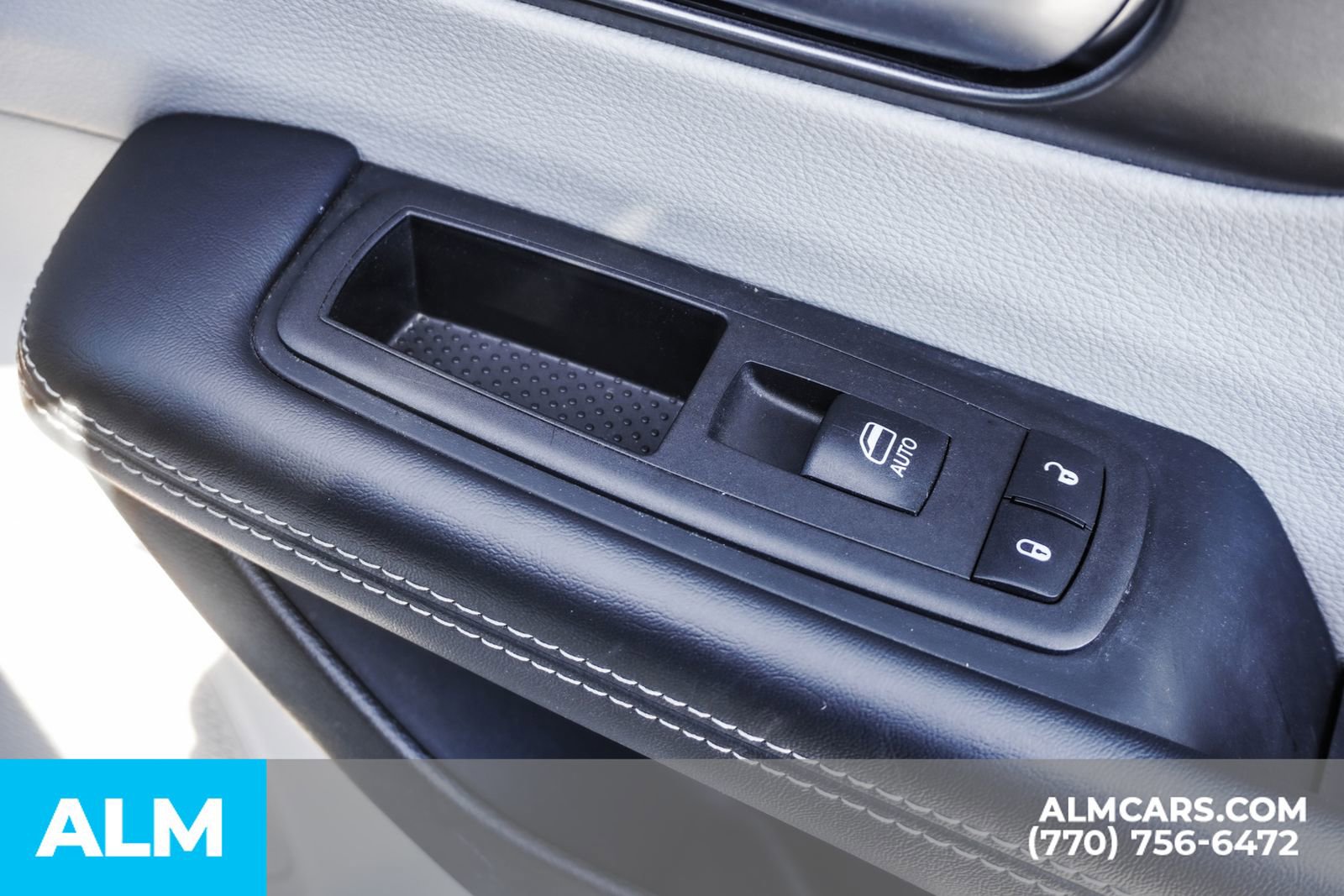 Used 2023 Chrysler Pacifica Touring-L image 47