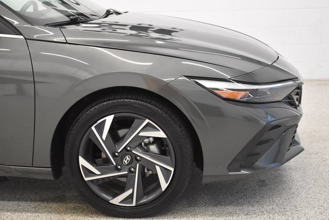 Used 2025 Hyundai Elantra SEL FWD image 13