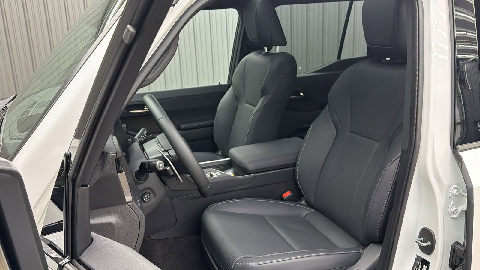 Used 2025 Lexus GX 550 w/ Accessory Package (Z1) image 32