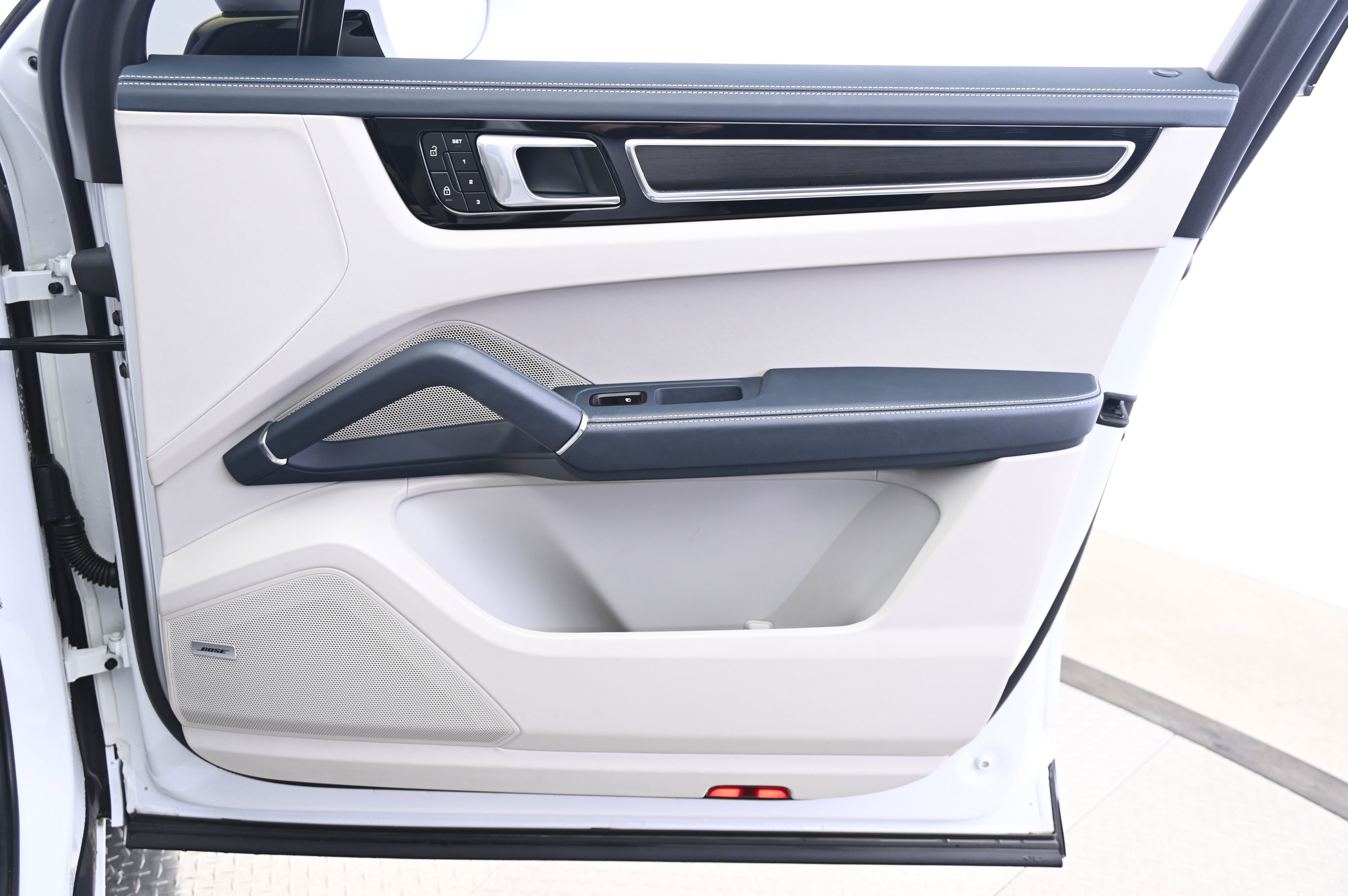 Used 2022 Porsche Cayenne GTS image 20