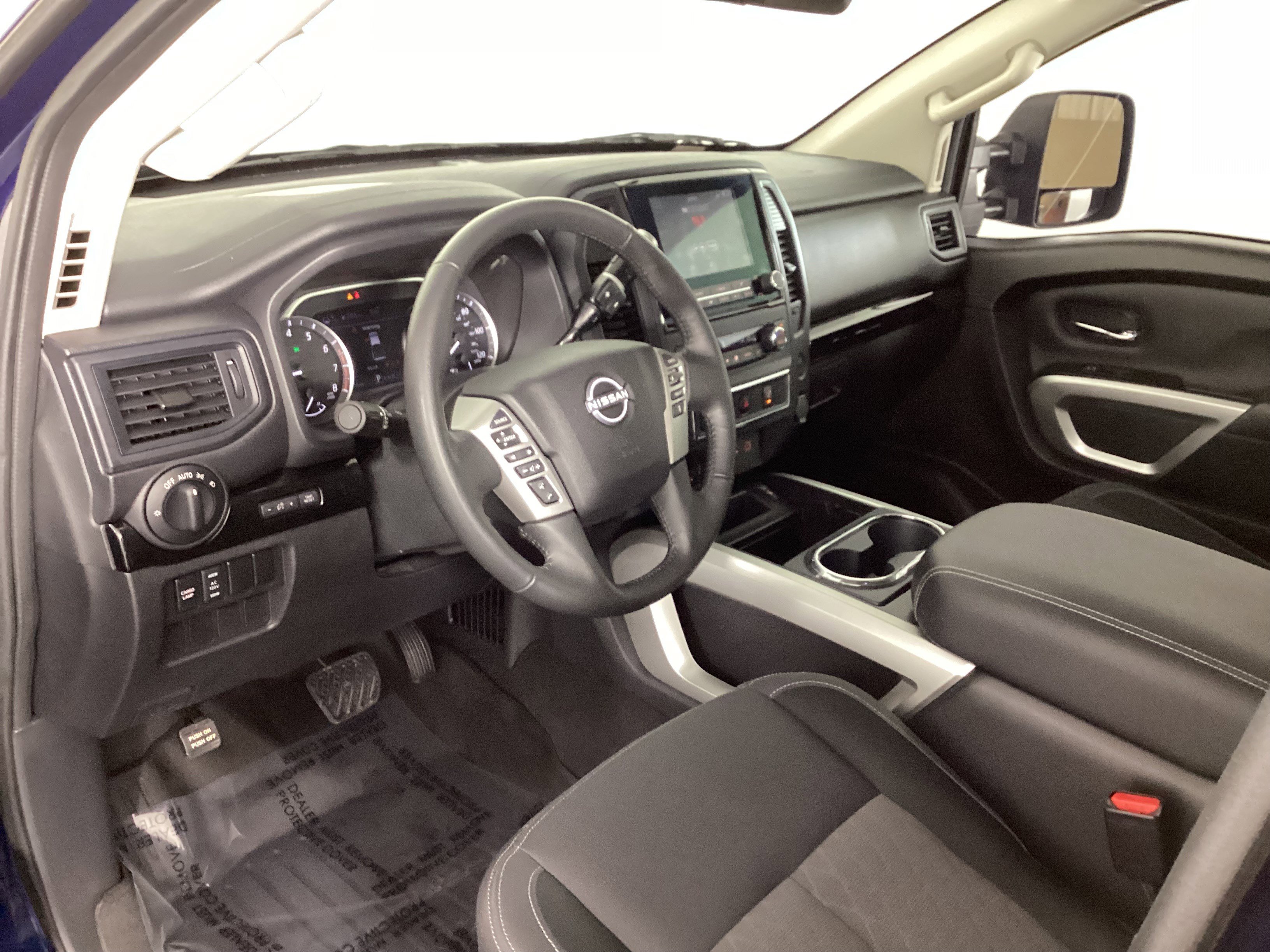 Used 2024 Nissan Titan SV w/ SV Convenience Package image 33